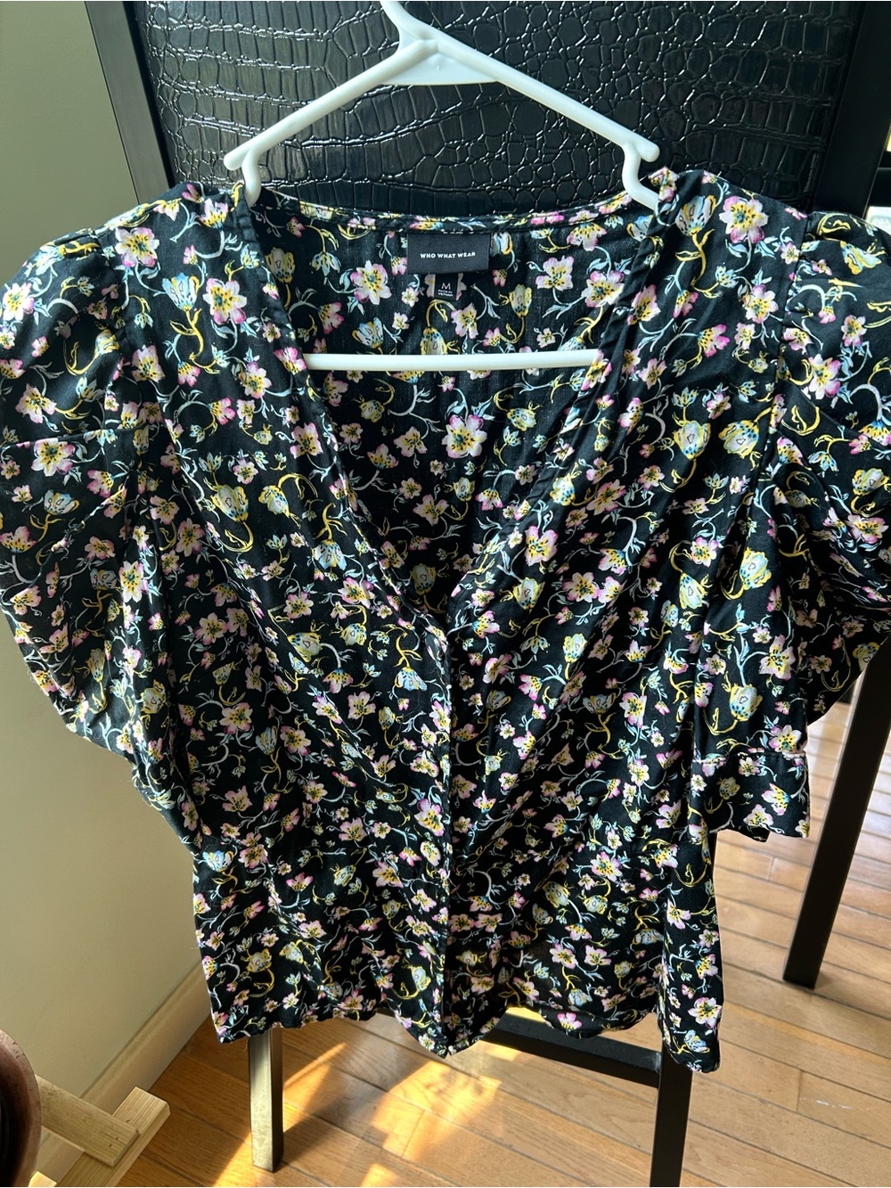 EUC Who What Where puffy sleeve floral blouse